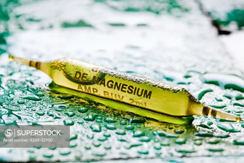Glass ampoule of magnesium.