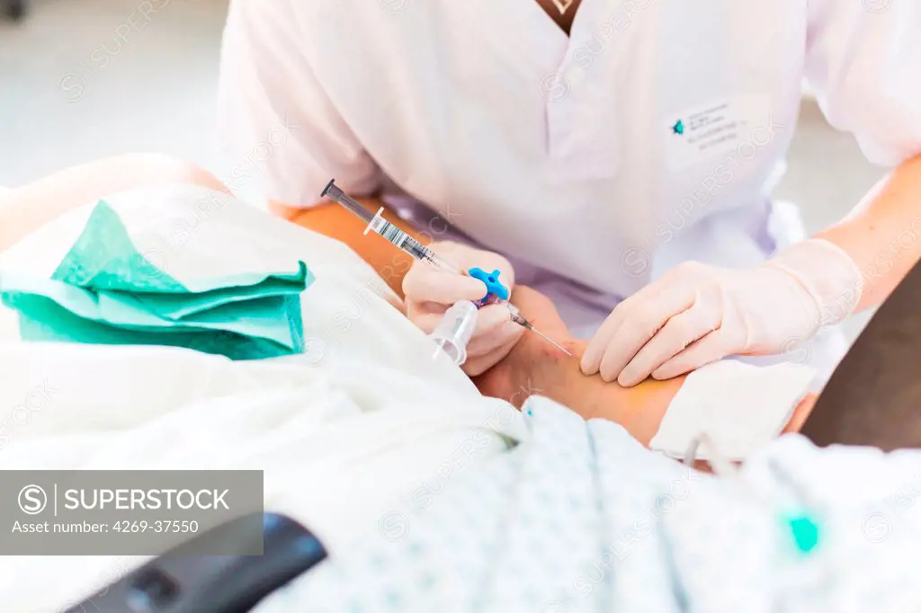 Nurse taking blood sample ( Blood gas analysis ) from a patient, Intensive care department, Lagny Marne-la-Vallée hospital, France,