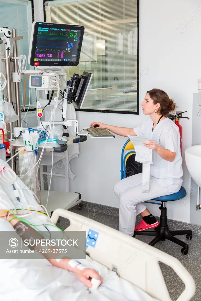 Nurse, Intensive care department, Lagny Marne-la-Vallée hospital, France,