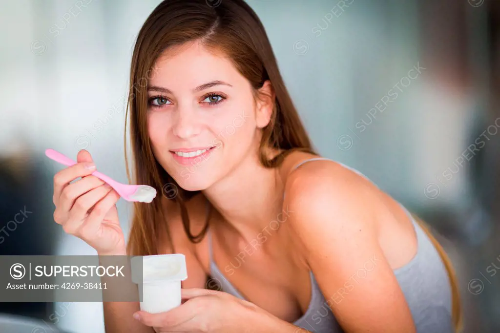 Woman eating yogourt.