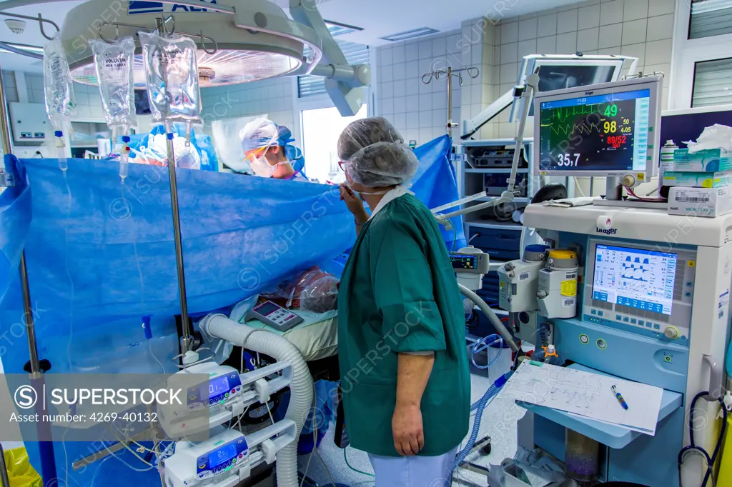 Surgical team and anesthetist nurse during an operation.