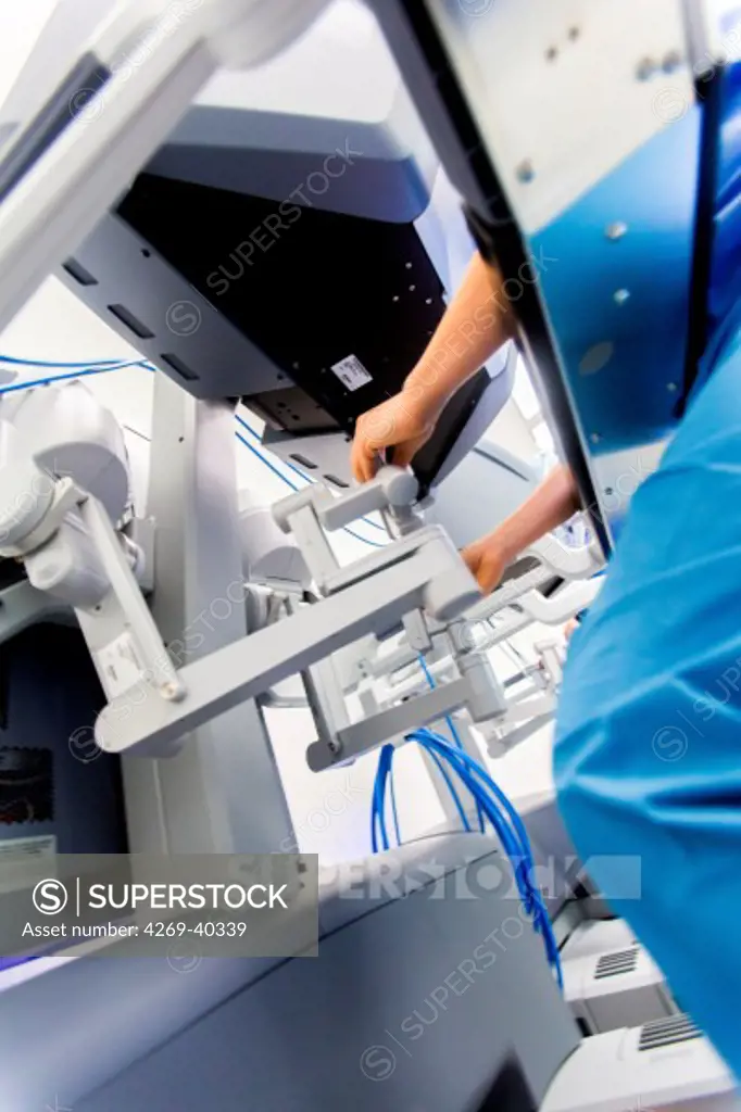 Hysterectomy performed by the telesurgery robot Da Vinci, which four articulated arms and camera are controlled at distance by surgeons, Hopital Europeen Georges Pompidou (HEGP), AP-HP, Paris, France.
