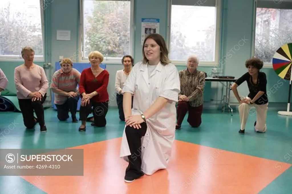 Institute of Prevention and Researches on Osteoporosis (IPROS), Porte Madeleine Hospital, Orléans, France. This institute implements actions of prevention and information with the public. Patients learn how to participate in monitoring their disease and treatment. Here they learn the corrects movements to get up again after a fall in a workshop called Balance and fall prevention.