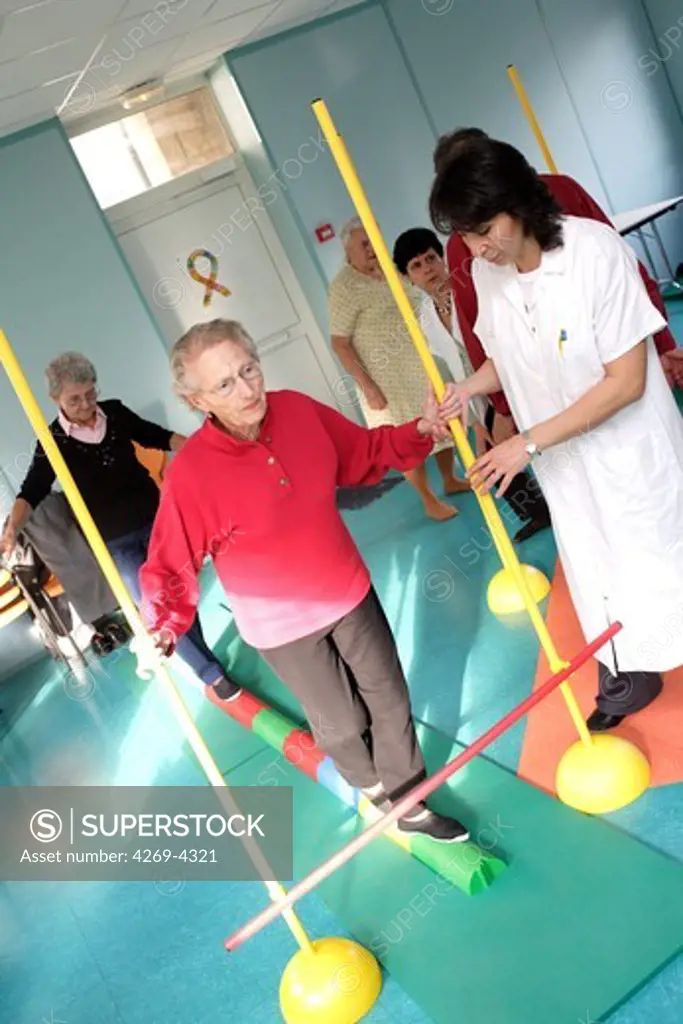 Institute of Prevention and Researches on Osteoporosis (IPROS), Porte Madeleine Hospital, Orléans, France. This institute implements actions of prevention and information with the public. Patients learn how to participate in monitoring their disease and treatment. Here they practise physical exercises in a workshop called Balance and fall prevention.