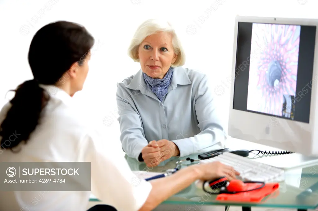Doctor showing a patient virtual endoscopy of a stent vascular prosthesis.