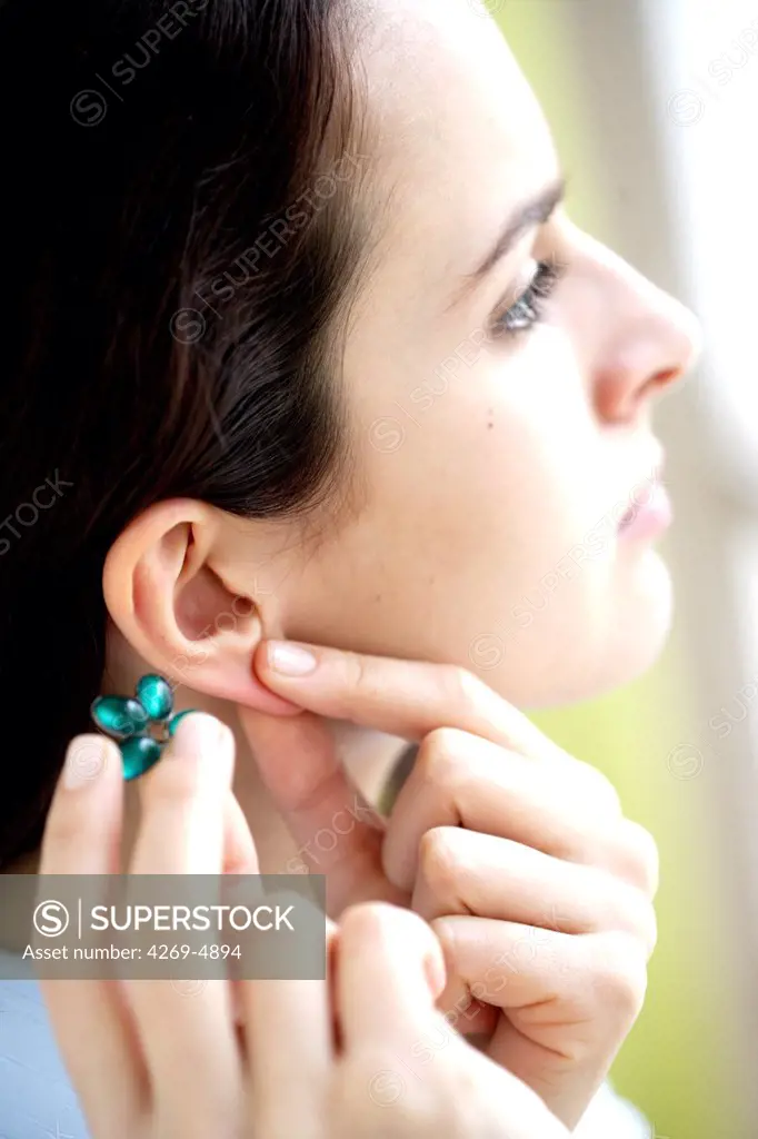 Woman wearing earings : risk of skin allergy.