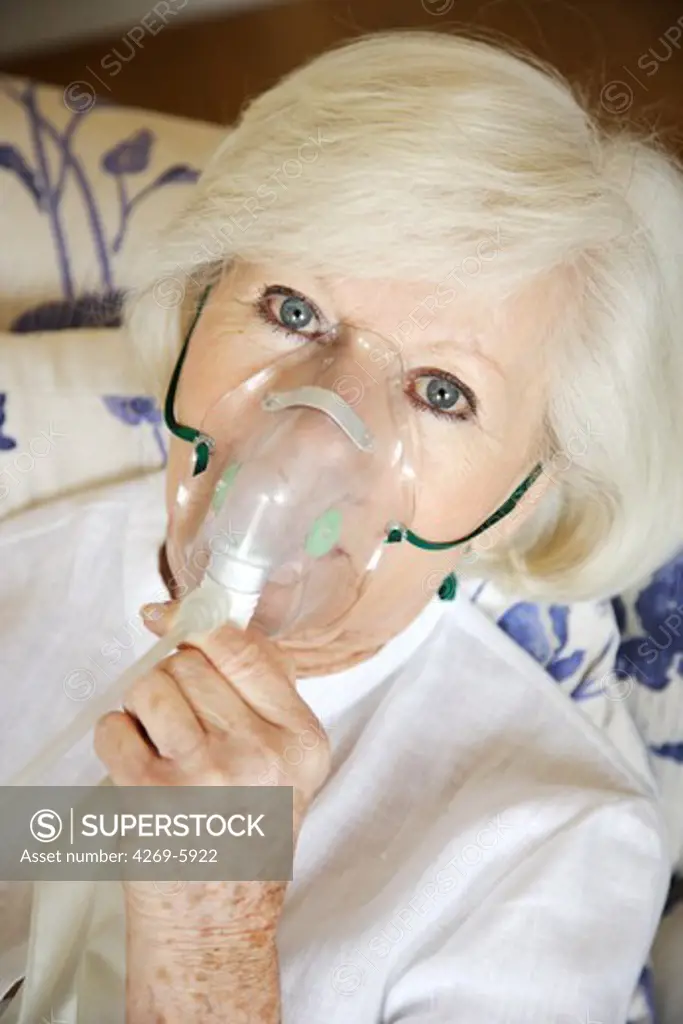 Elderly woman with oxygen mask for oxygenotherapy.