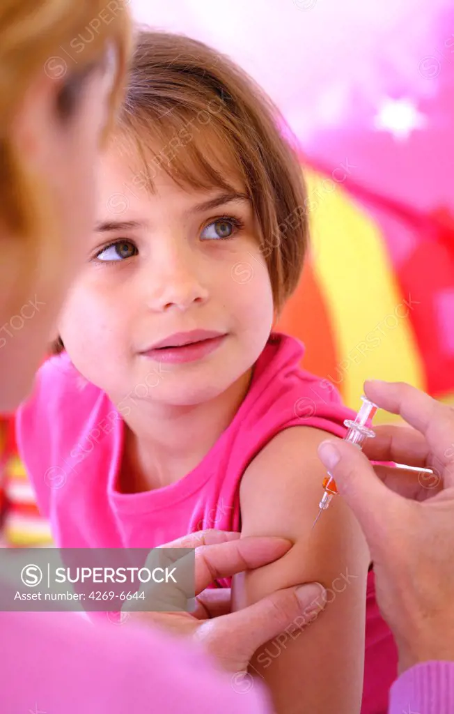 6 years old girl receiving a vaccination.