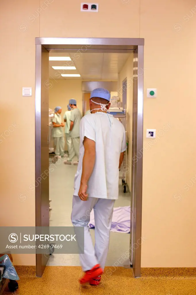 Medical team member in operating theater. Department of gastroenterological surgery, Limoges hospital, France.