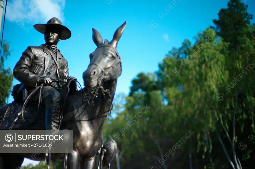 Nicaragua, Dipilto, Statue of man on horse in the mountainous Nueva Segovia