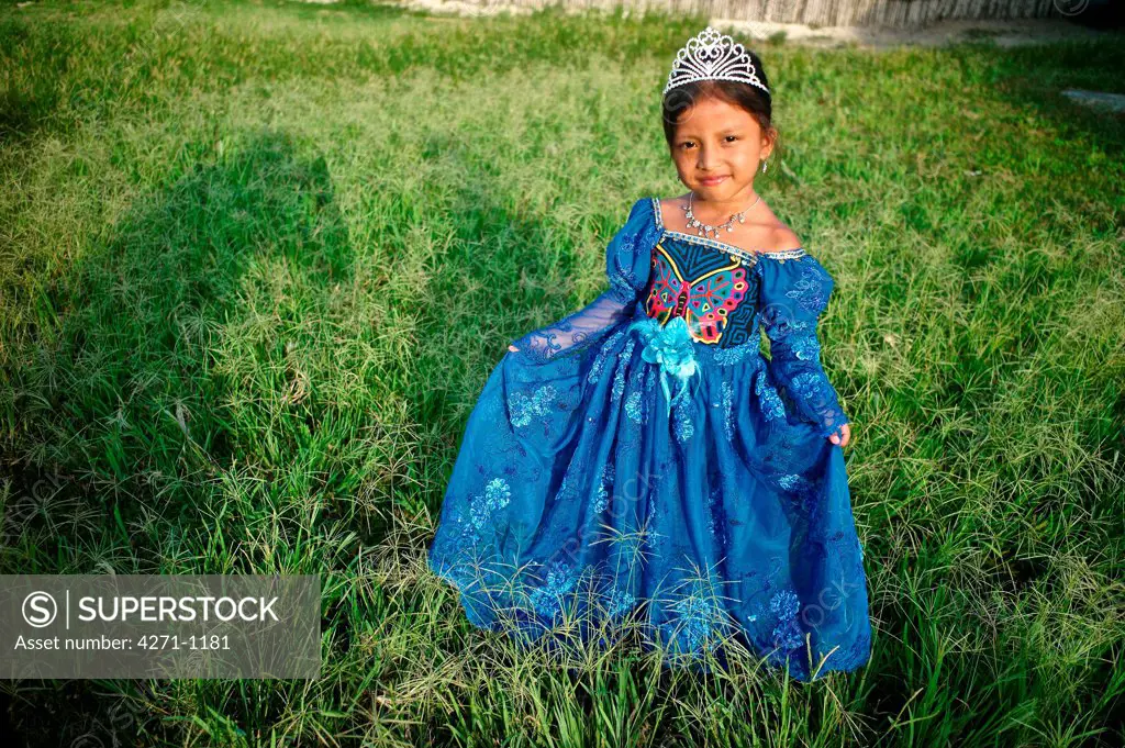 Panama, Kuna Yala, Beauty queen, winner at local indigenous children beauty contest in Ustupu