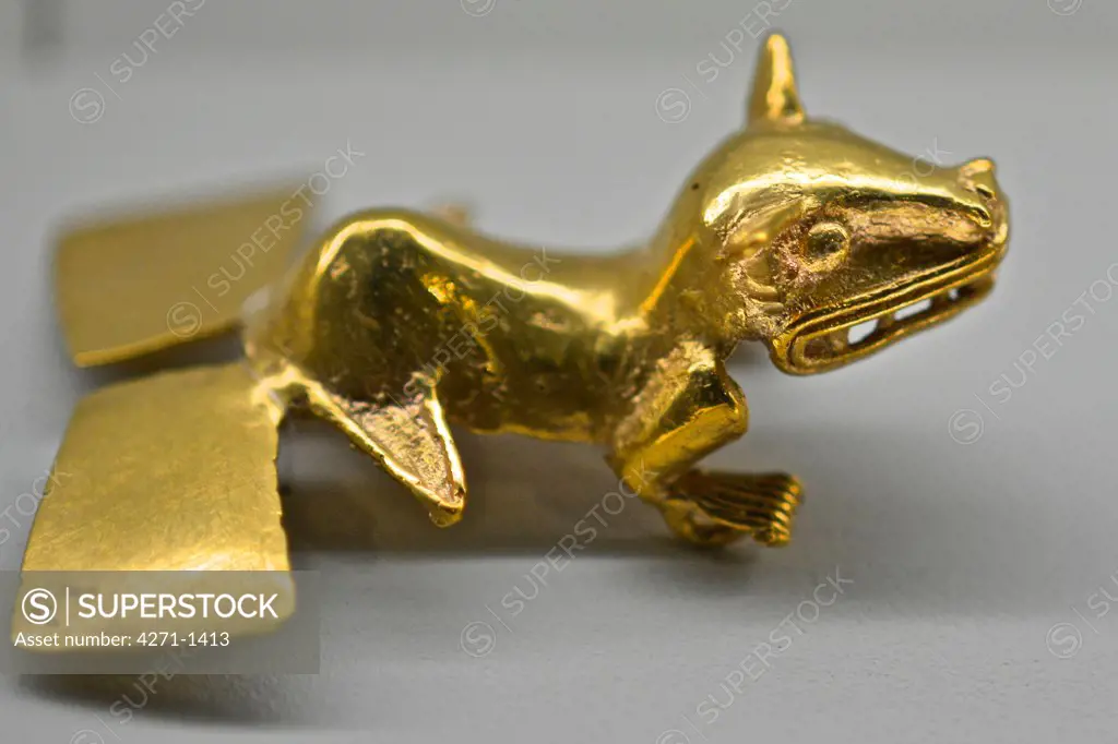 Costa Rica, San Jose, Pre-Columbian Gold Museum, Gold metalworking with shape of frogs and toads