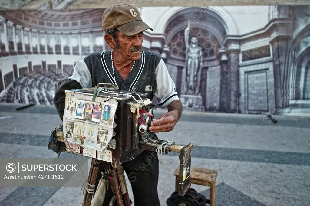 Cuba, Street photographer working with his vintage wooden view camera