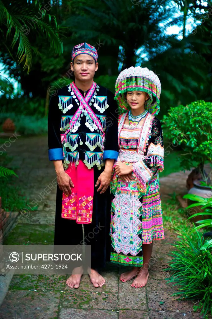 Hmong bride wedding dress, originally from China. Bride:  Zao yang and Groom: Phoun Savath