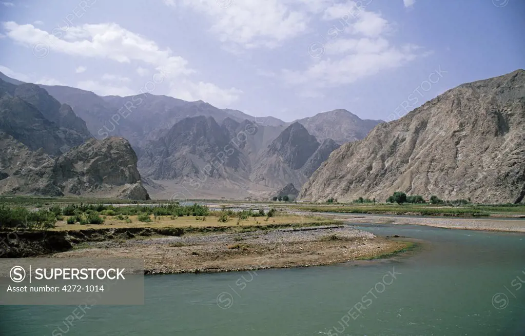 Afganistan,  Dosti Valley. Landscape near Bamiyan, central Afghanistan. Photographed in August 2000.