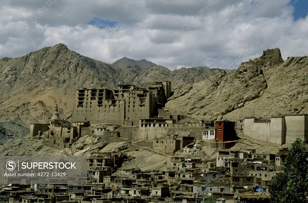The old Palace overlooks the town of Leh