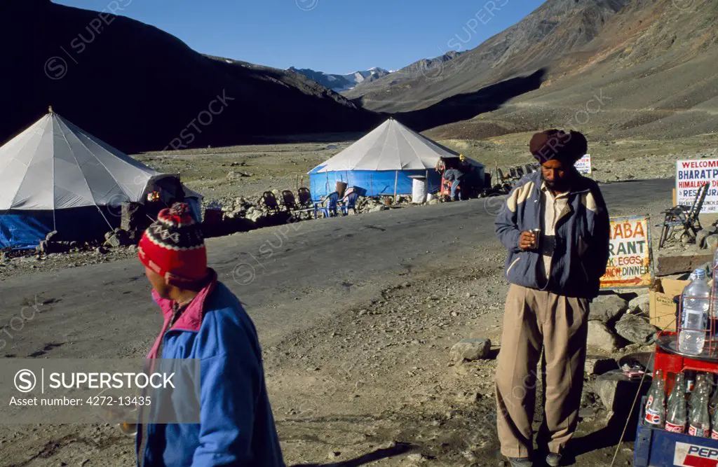 Baralacha Pass with tea stalls in tents on the side of the road