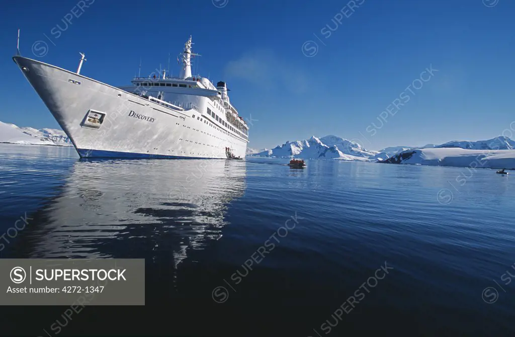 Antarctica, Antarctic Peninsula, Paradise Harbour. Zodiac and passengers going ashore at the Chilean base in Paradise Harbour on the Antarctic Peninsula.