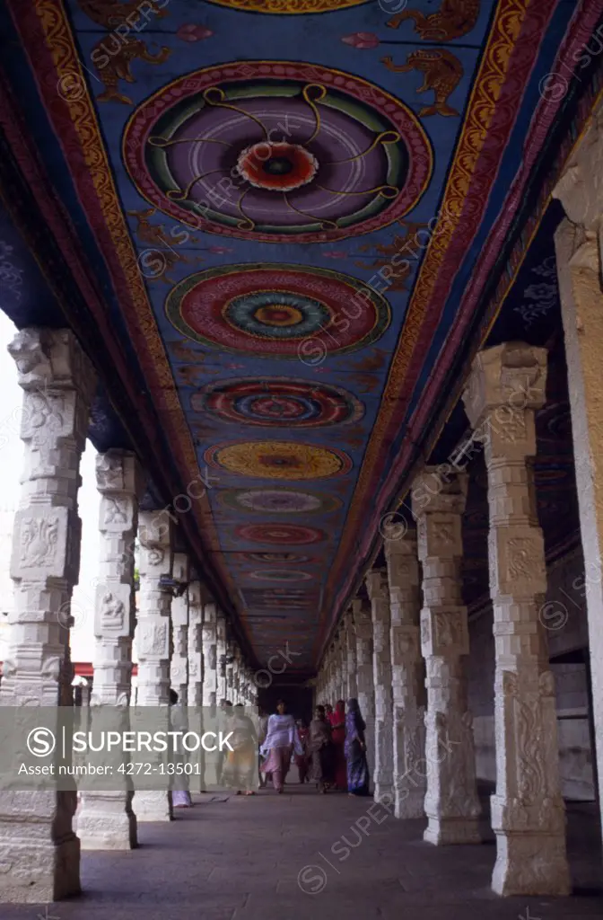At the Shri Meenakshi-Sundareshwarar temple,  decorative ceilings and carved pillars enliven an enormous complex of shrines, bathing tanks and colonnaded courtyards