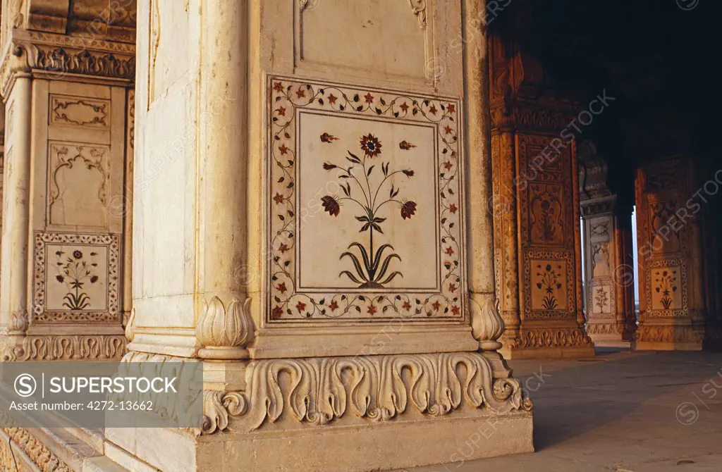 Diwan-i-Khas, hall of Private Audience, was the most exclusive and opulent of the fort's pavilions, with marble walls and pillars inlaid with precious and semi-precious stones.