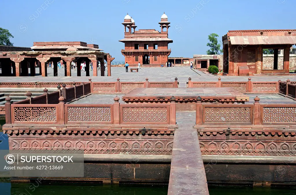 Anup Talao also called the The Peerless Pool or Kapur Talao looking towards the Diwan-I-Kas also known as the The Jewel House or the Ekstambha Prasada (Palace of Unitary pillar) . Fatehpur Sikri, Uttar Pradesh, Agra District. India