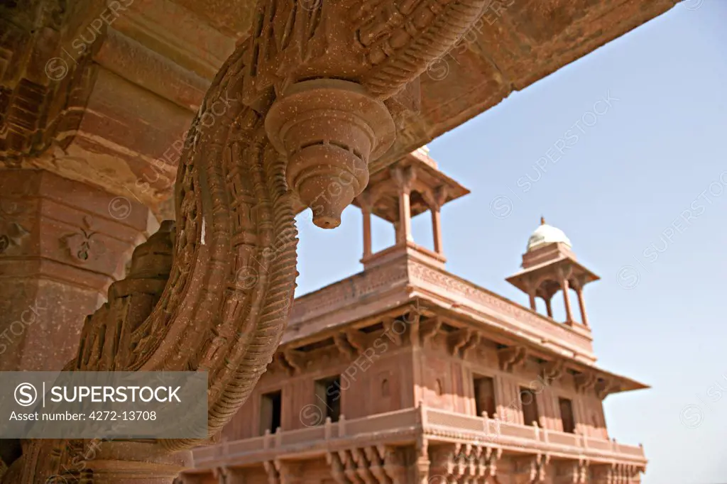 Architectural detail of ornately carved stone roof line, looking towards the Diwan-I-Kas is also known as the The Jewel House or the Ekstambha Prasada (Palace of Unitary pillar). Uttar Pradesh, Fatehpur Sikri, Agra District. India.