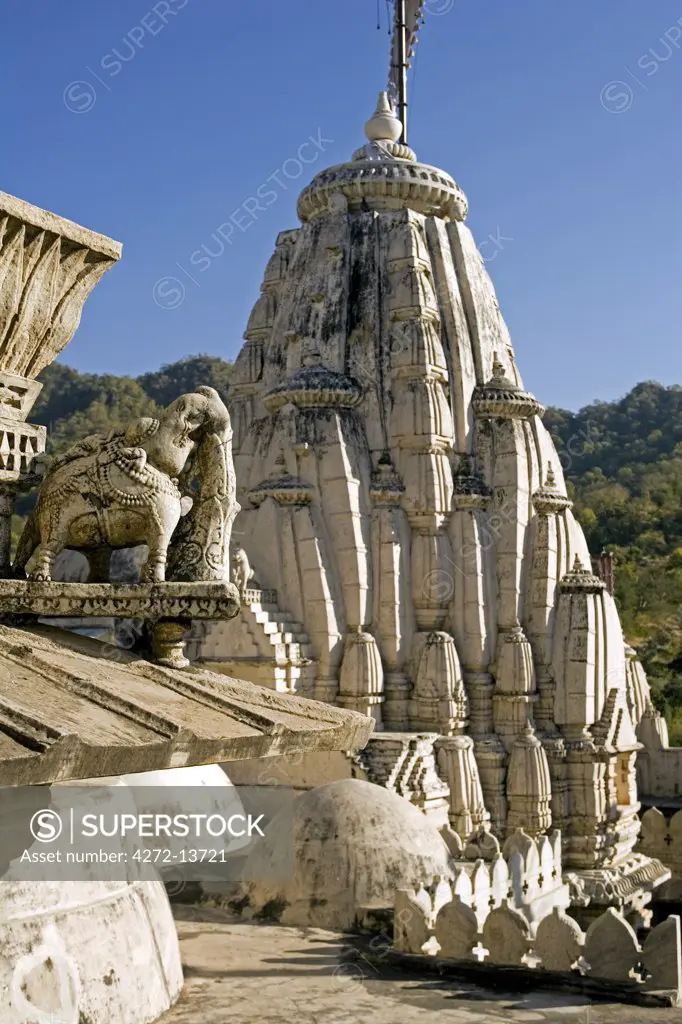 15th Century detail of amber stone carving of the roof of Ranakpur Jain Temple, Udaipur, Rajasthan, India