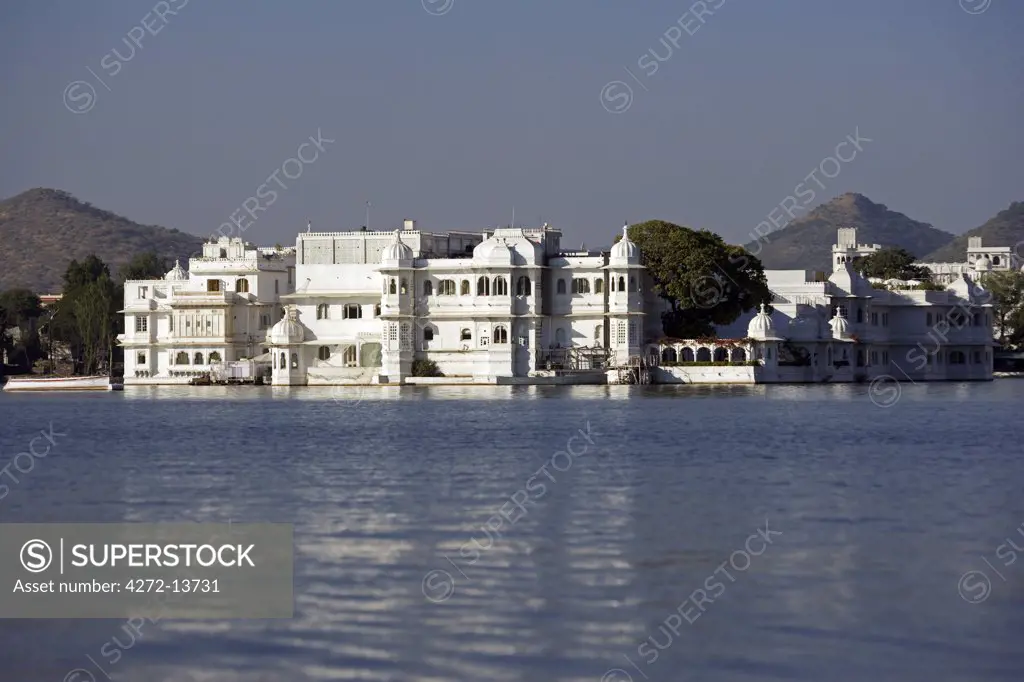 India, Rajasthan, Udaipur. The Lake Pichola Hotel a legendary palace standing on a peaceful island Bramhapuri on the western Banks of Pichola Lake.
