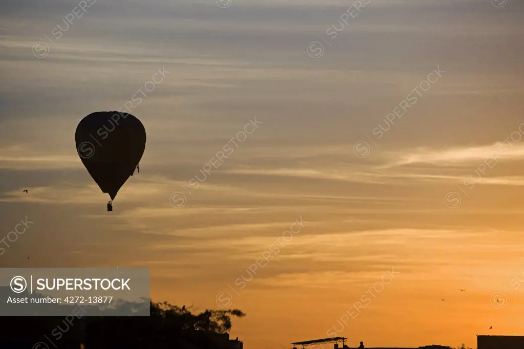 India, Rajasthan, Jaisalmer. At sunrise a hot air balloon takes to the skies above the city.