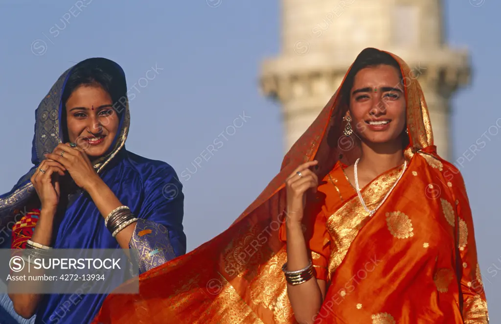 India, Uttar Pradesh. Hindu visitors to the Taj Mahal, Uttar Pradesh, India (MR)