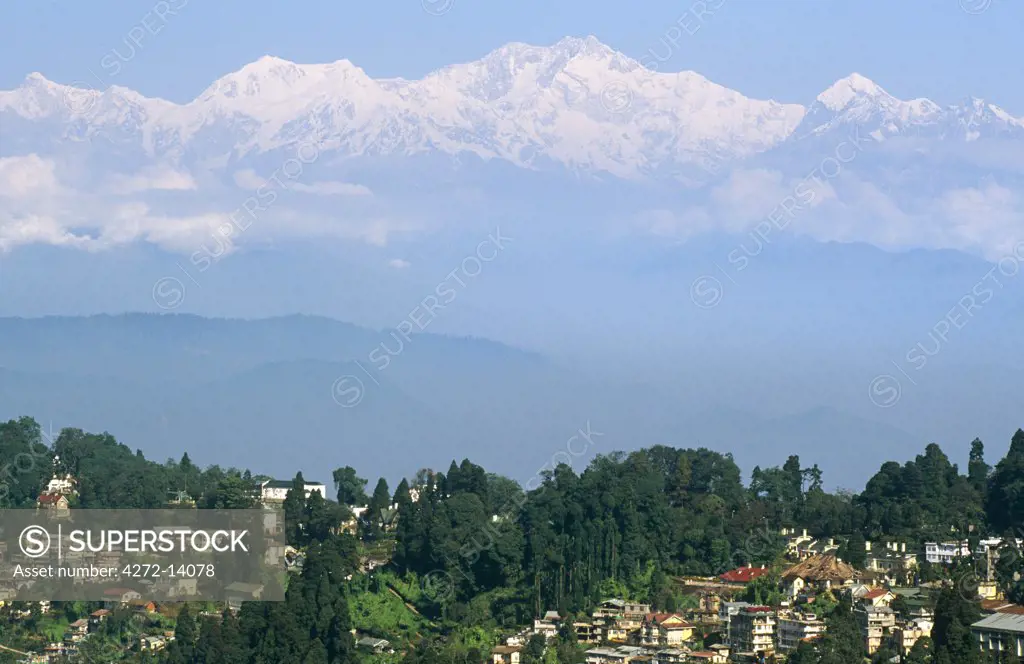 India, West Bengal, Darjeeling. Famous for its tea and as a colonial-era hill station, the eastern Himalaya including Mt Kanchenjunga.