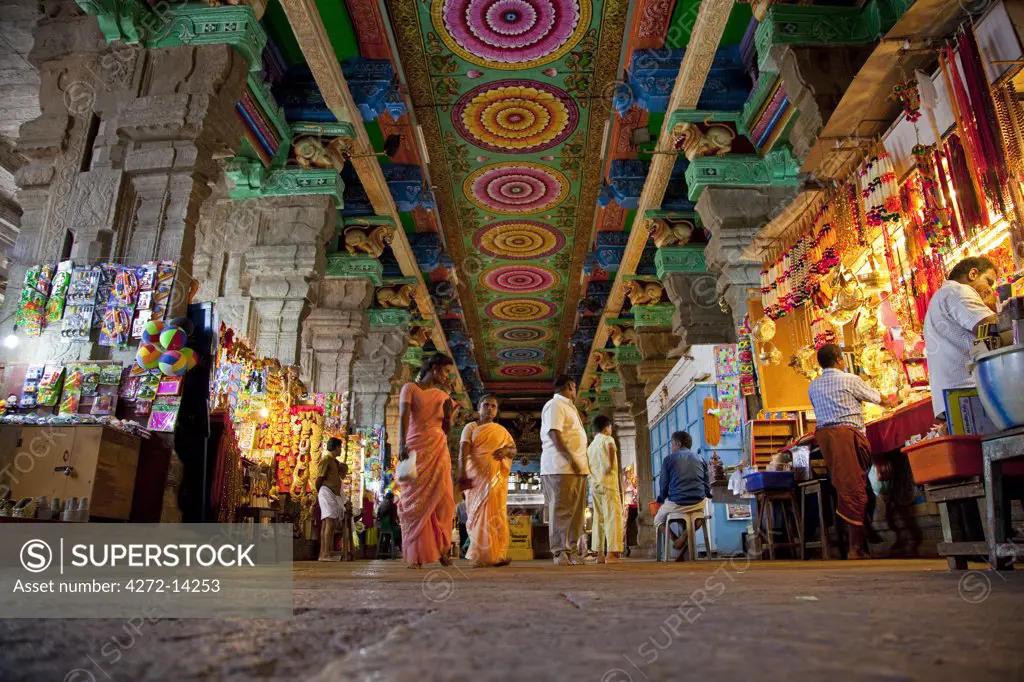 India, Madurai. Market stalls selling Pooja (offerings) at the Meenakshi Sundereshwara Temple.