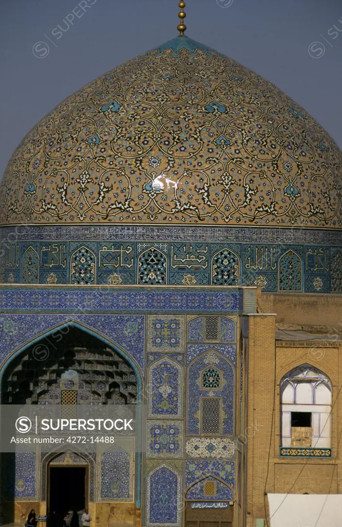 Iran, Esfahan. The 17th Century Masjed-e Sheikh Lotfollah mosque was dedicated to the father-in-law of Shah Abbas and took almost 20 years to build.