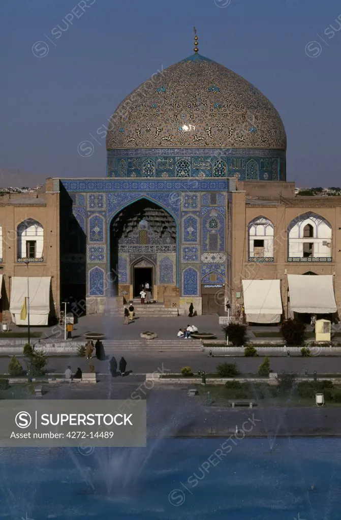 Iran, Esfahan. The 17th Century Masjed-e Sheikh Lotfollah mosque was dedicated to the father-in-law of Shah Abbas and took almost 20 years to build.  It stands in Esfahan's main public square.