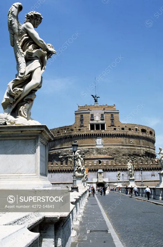 Castel sant Angelo and statues on the Ponte sant Angelo