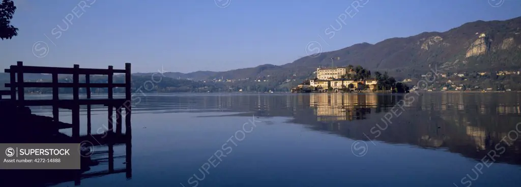Isola San Giulio in the middle of Lake Orta.
