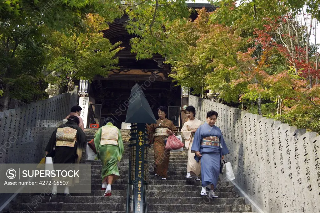 Women on steps dressed in kimono for tea ceremony