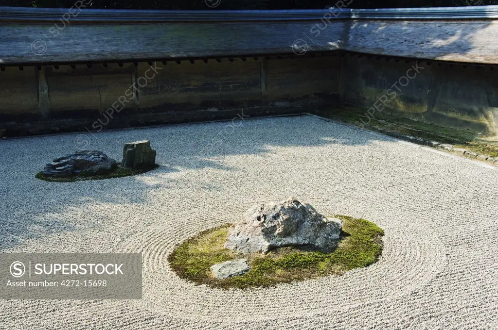 Japan, Honshu Island, Kyoto Prefecture, Kyoto City, Ryoanji Temple. Established in 1450 by Governor General Hosogawa Katsumoto. Dry Stone Garden.