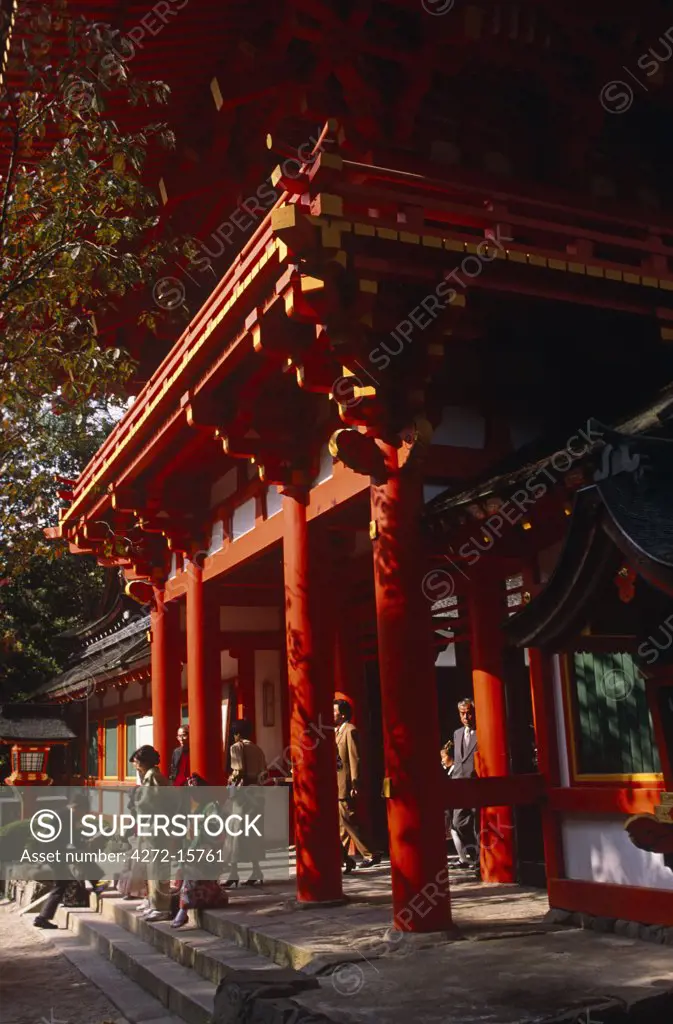 Japan, Honshu Island, Kyoto. Visiting Kamigamo Shrine during thefestival of Shichi go san. November 15 is the official date of Shichi go san, a day of prayer for the health of young children.