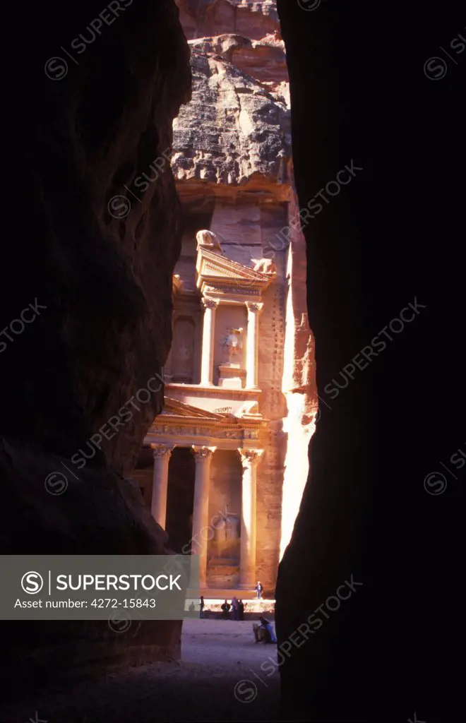 The Siq and the entrance to the Treasury