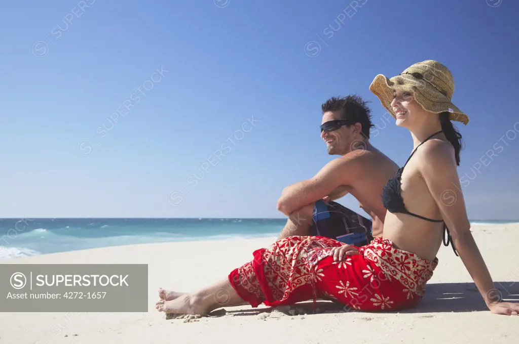 Couple sitting on Floreat beach, Perth, Western Australia, Australia (MR)