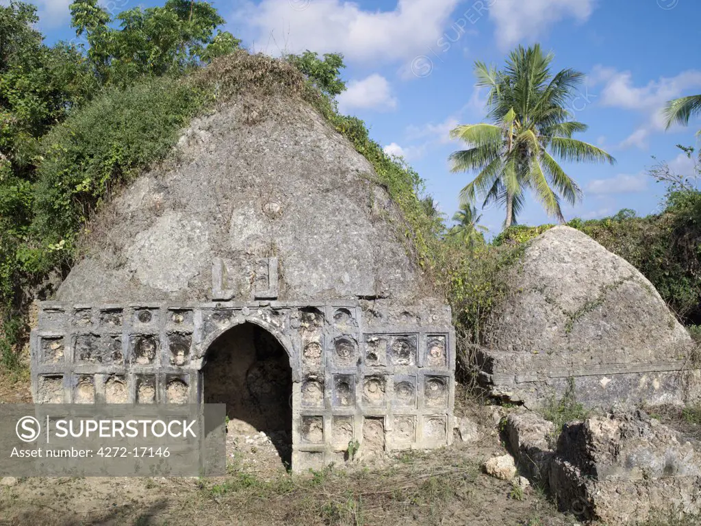 An historic tomb of a prominent 19th century lady and her daughter on the outskirts of Siyu.  The recesses on the exterior of the main tomb were inlaid with Chinese porcelain bowls, which have all been stolen or vandalised over the past fifty years.