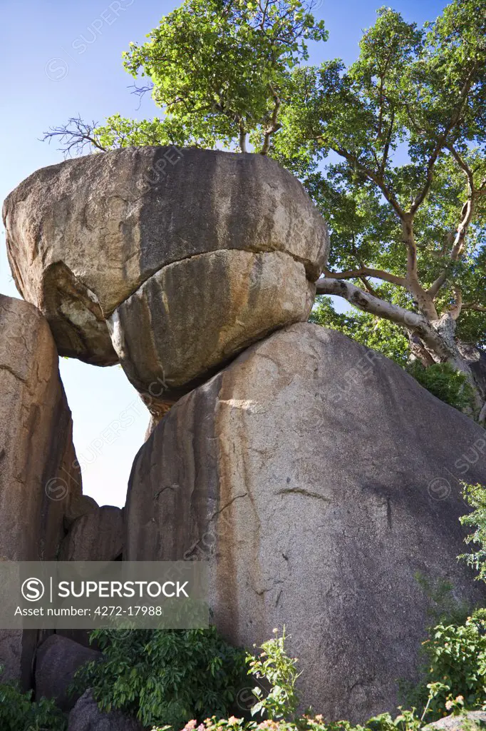 Kenya, Nyanza District. Kit Mikayi, an impressive rock cluster standing some 80 metres high, is a culturally important site for the local Luo community.