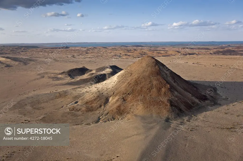 Porr Hill is a prominent geographical feature lying just off the eastern shores of Lake Turkana close to El Molo Bay.