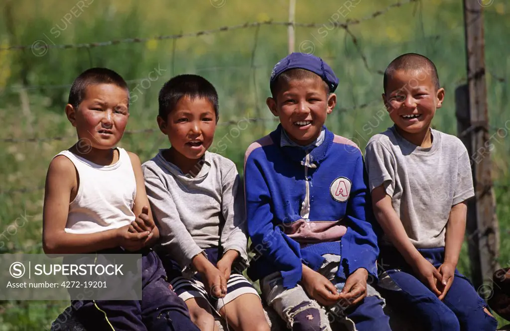 Kyrgyzstan, Chayek, Jumgal. Kyrgyz children.