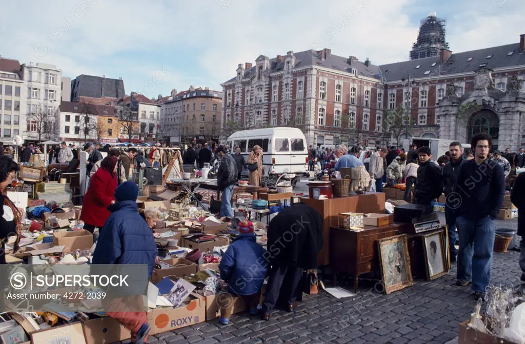 Flea-market in  Place du Jeu de Balle.