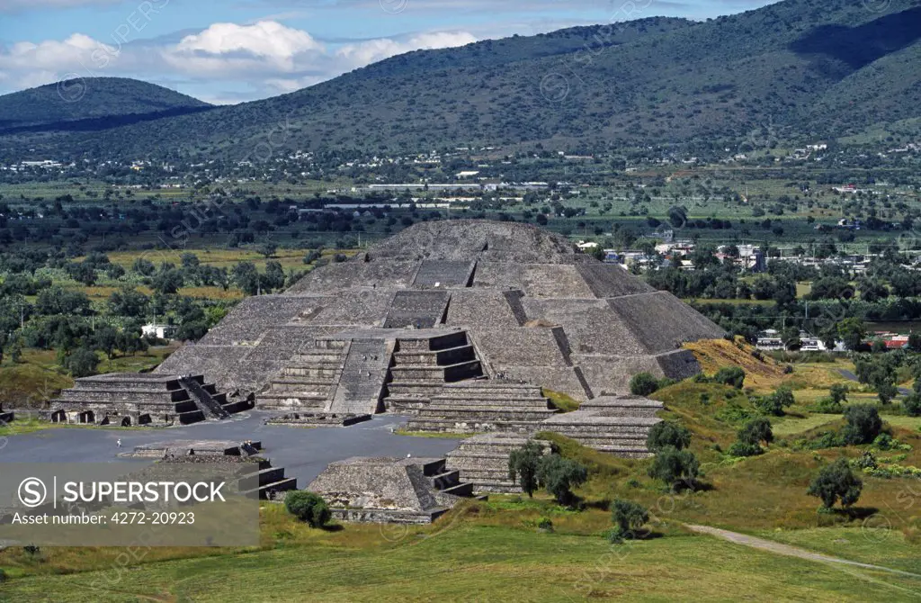 Pyramid of the Moon at the end of the Avenue of the Dead in the pre-Hispanic civilisation of Teotihuacan built around 500BC.