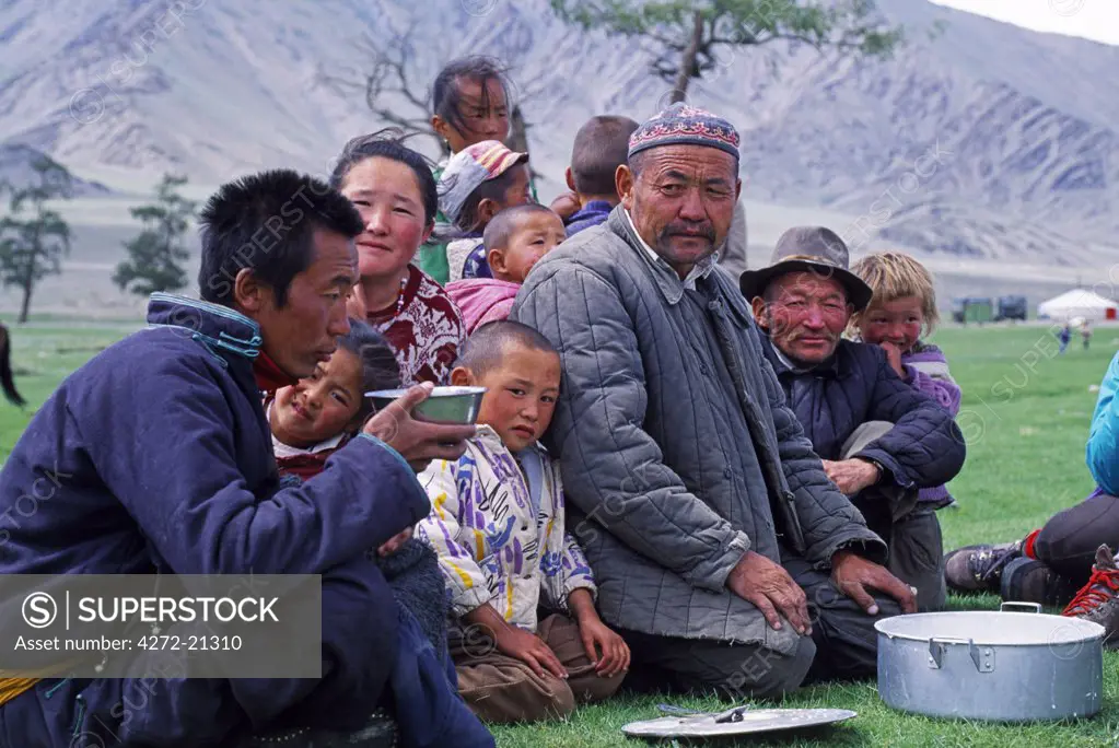 Mongolia, Khovd (also spelt Hovd) aimag (region), locals drinking tea.