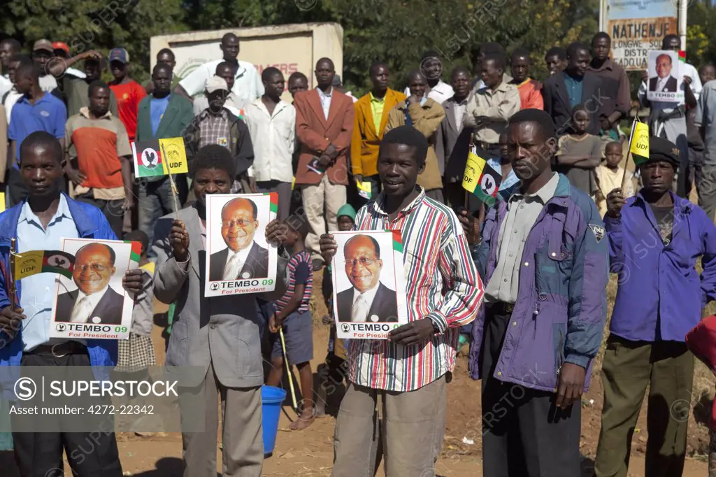 Malawi, Liliongwe. Supporters of Presidental hopeful Tembo show the support for his campaign.