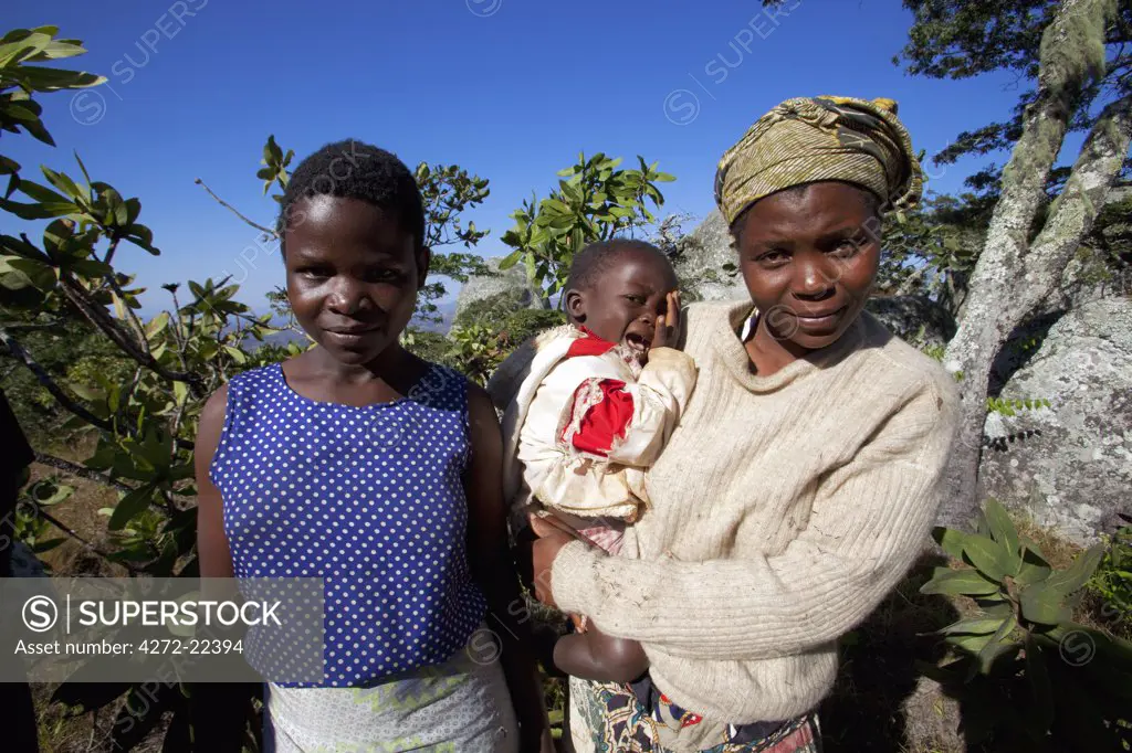 Malawi, Lilongwe, Ntchisi Forest Reserve, villagers of different generations, on the edge of the reserve
